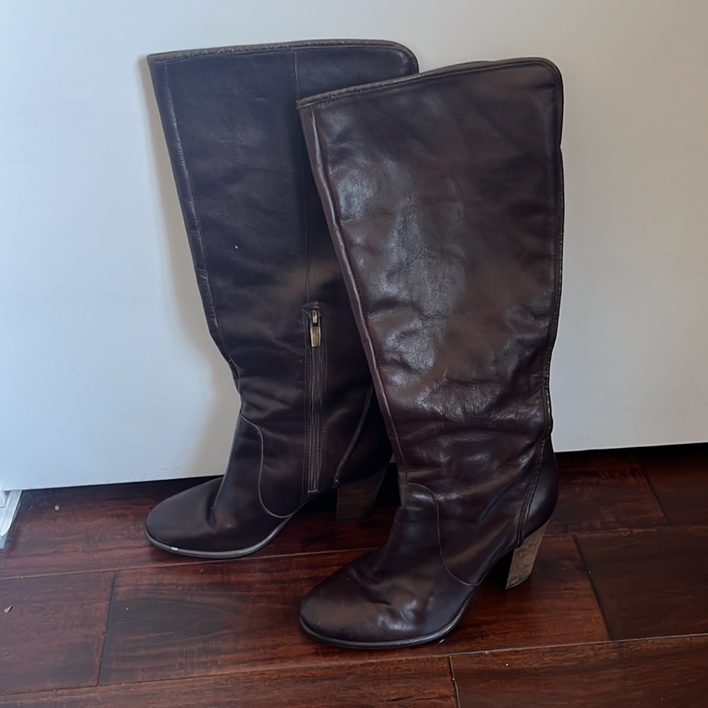 Knee High Vince Camuto Brown Heeled Boots with Round Toe